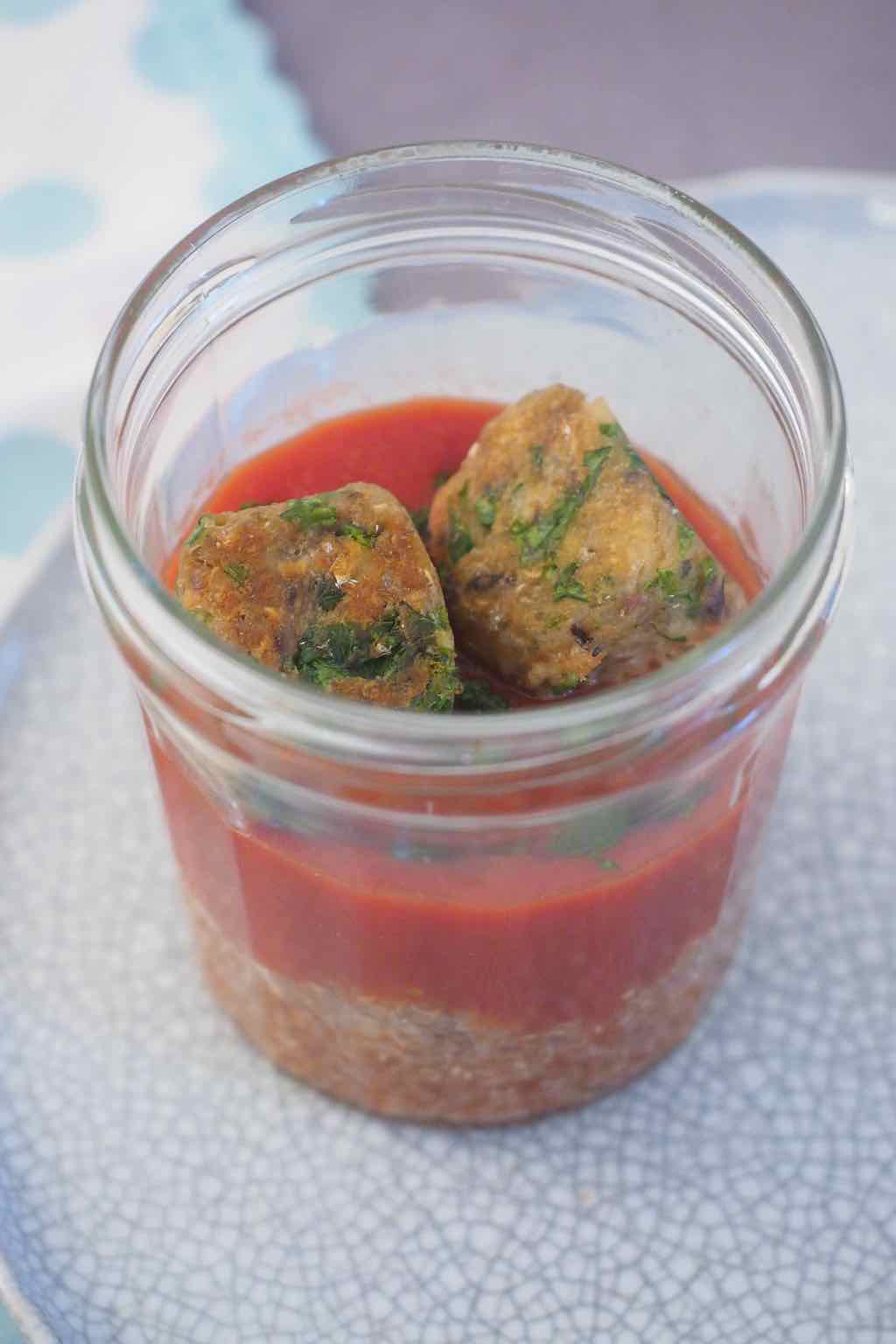 Quinoa et boulettes de sardines à la tomate