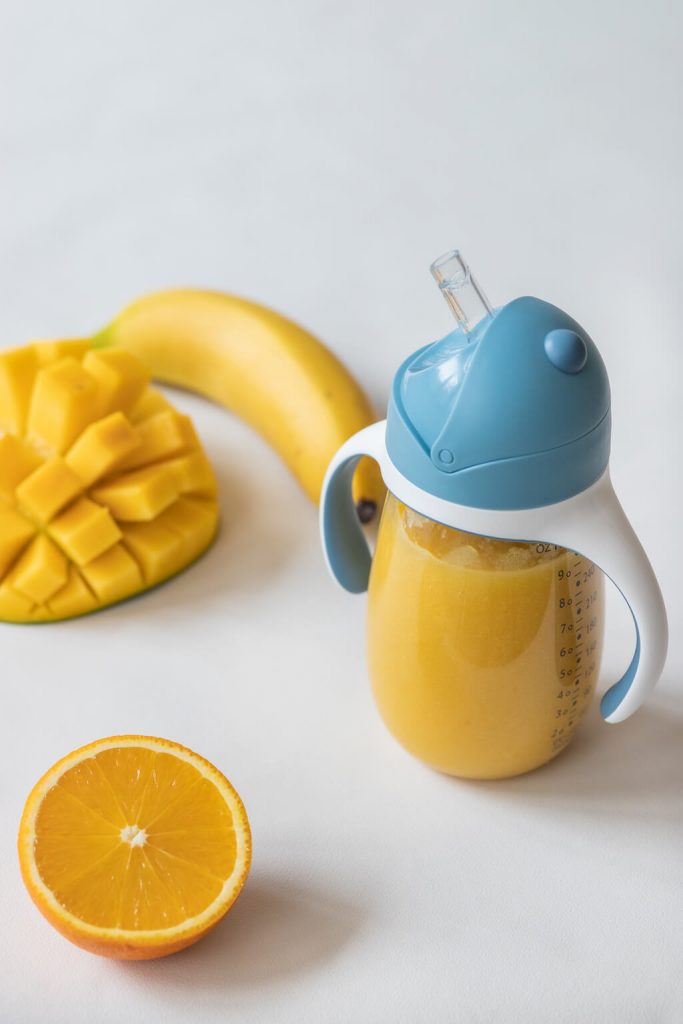 Smoothie banane mangue orange bébé