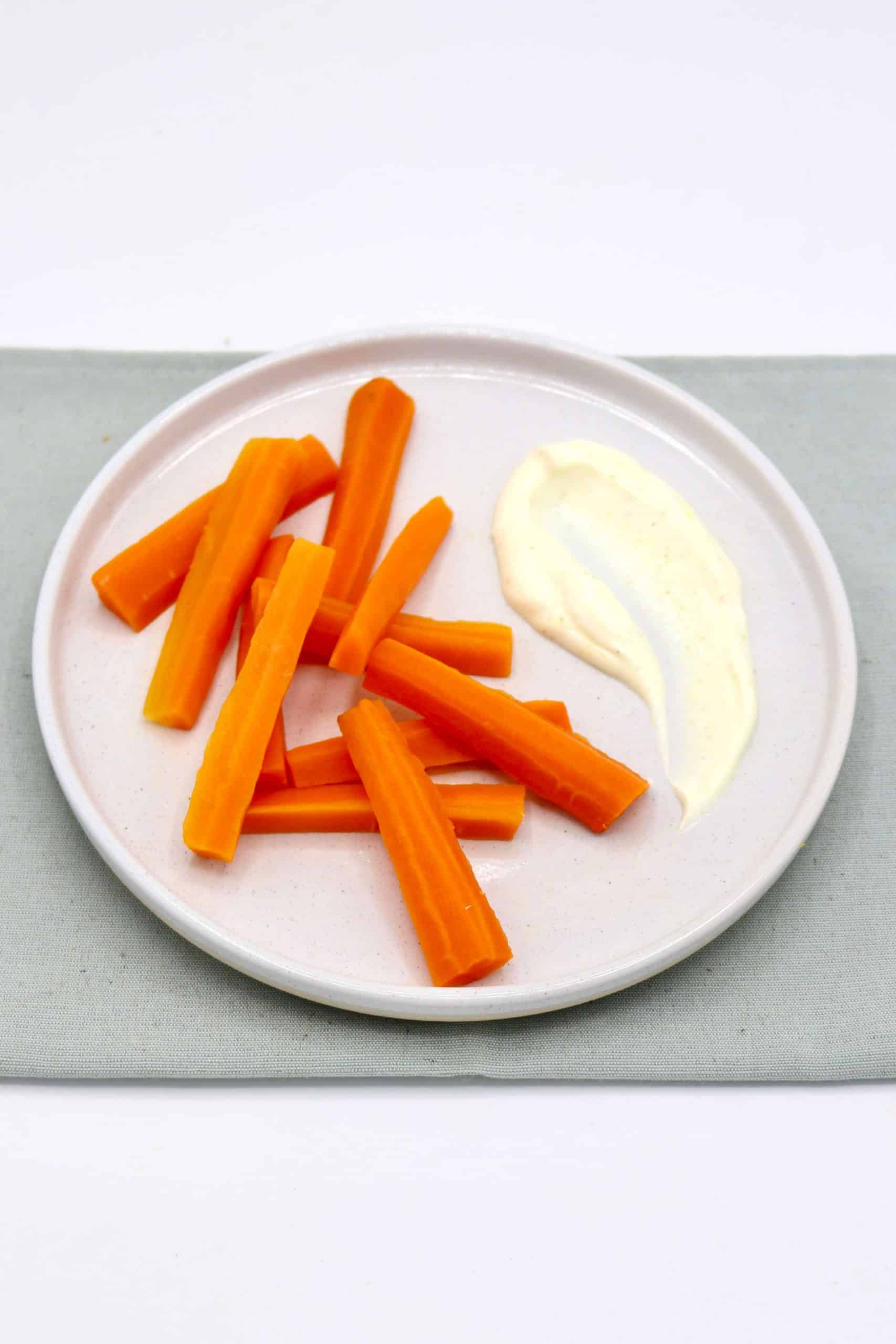Bâtonnets de carottes et sauce fromage blanc cumin