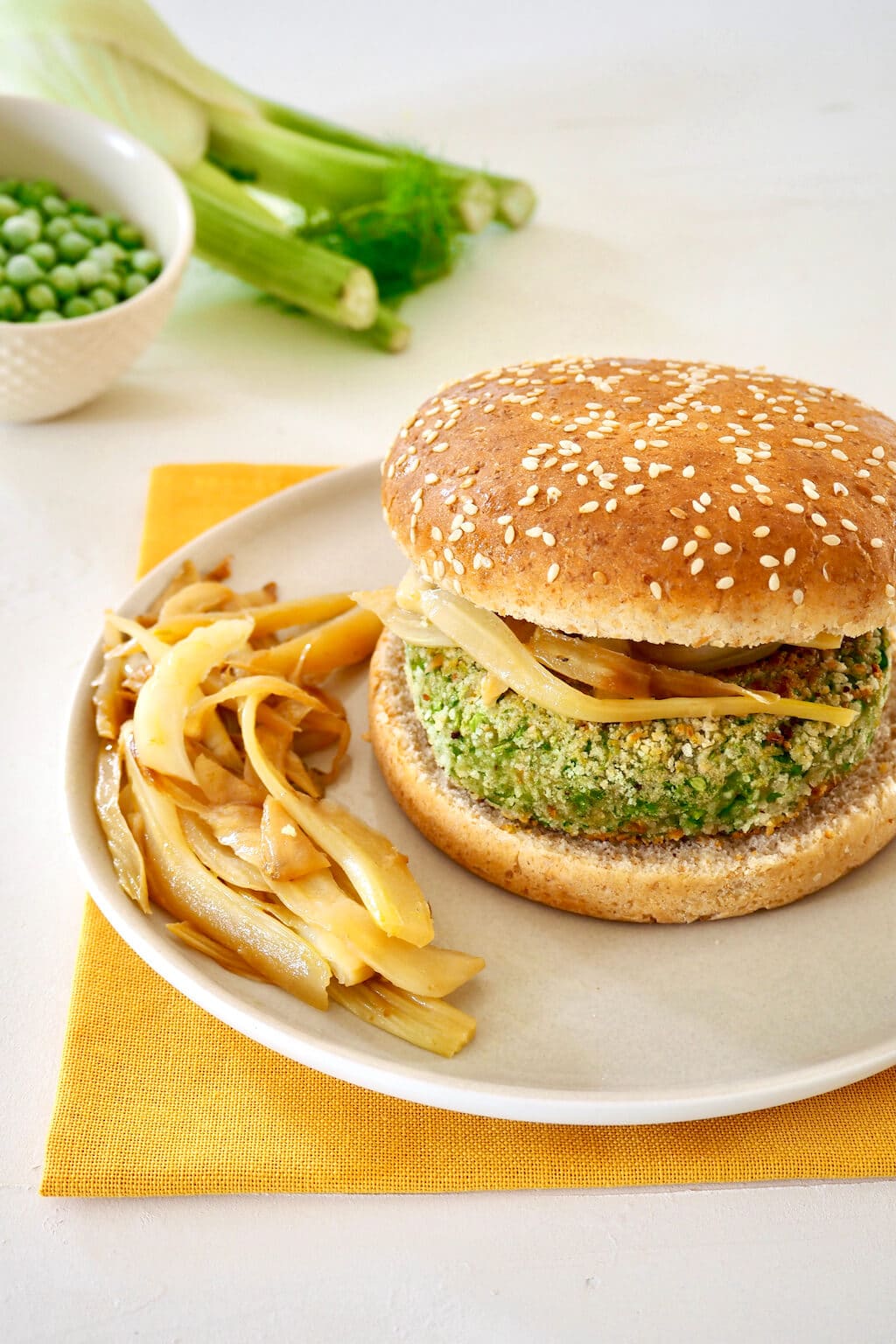 Green burger aux petits pois, compotée de fenouil