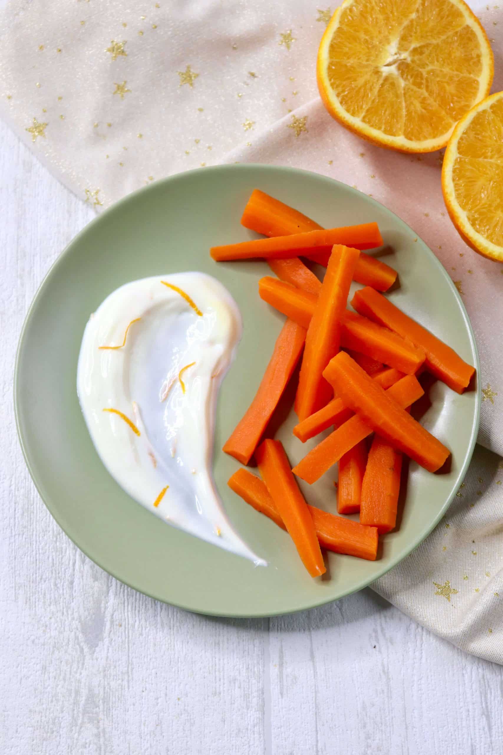 Bâtonnets de carottes et sauce à l'orange