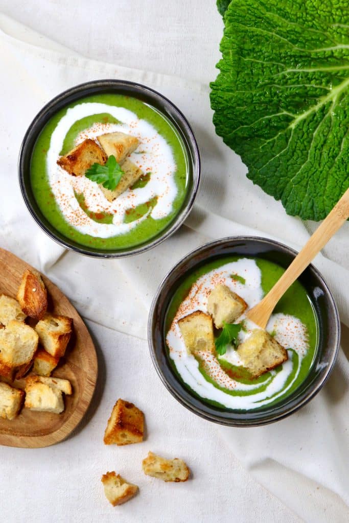 Velouté au chou-frisé et croûtons à l'huile d'olive