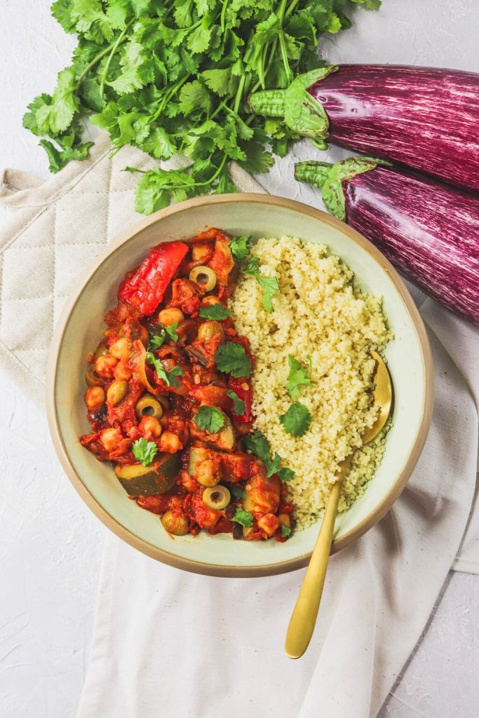 Tajine végétarien aux légumes d'été et olives