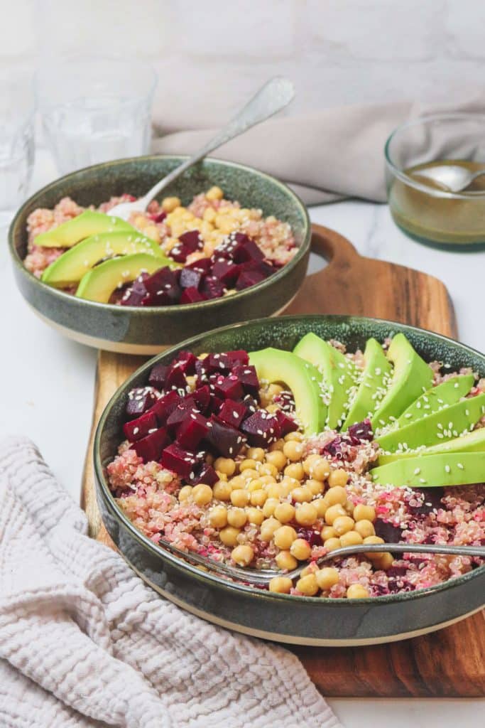 Bowl à l’avocat et à la betterave