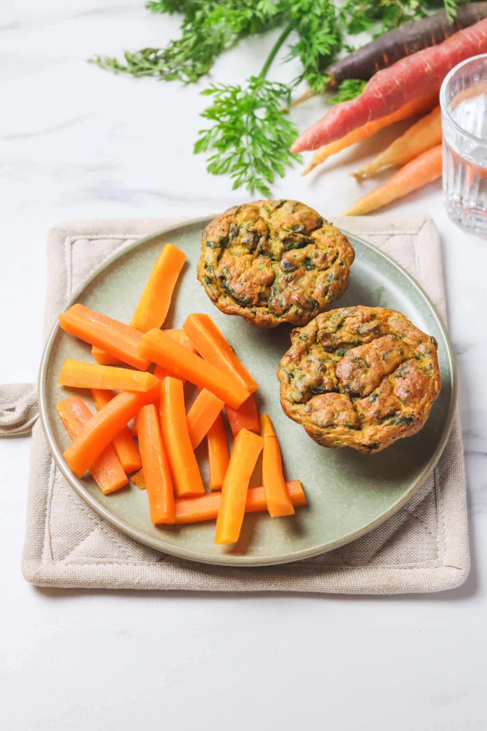 Muffins de légumes et bâtonnets de carotte