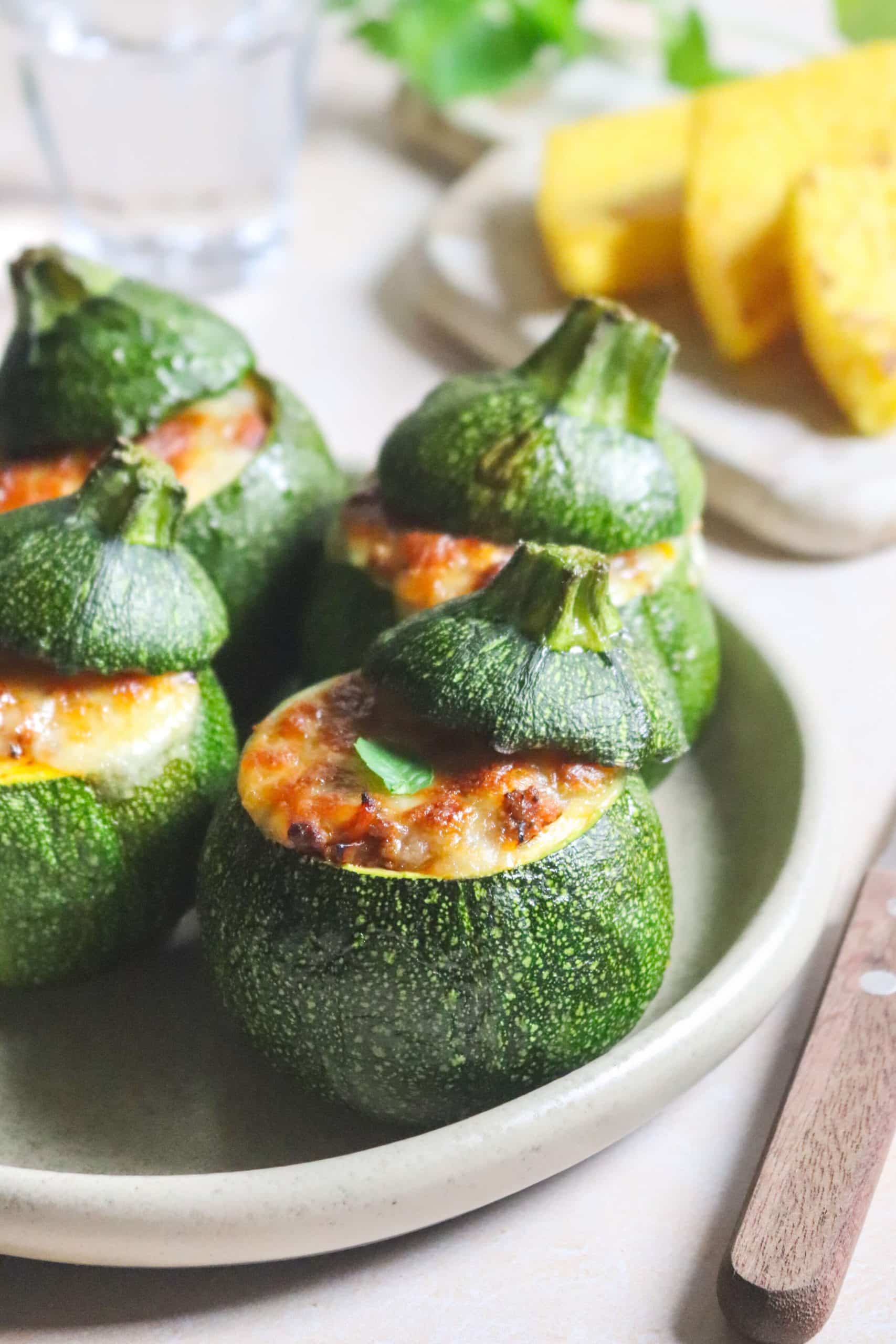 Courgettes rondes farcies et polenta grillée