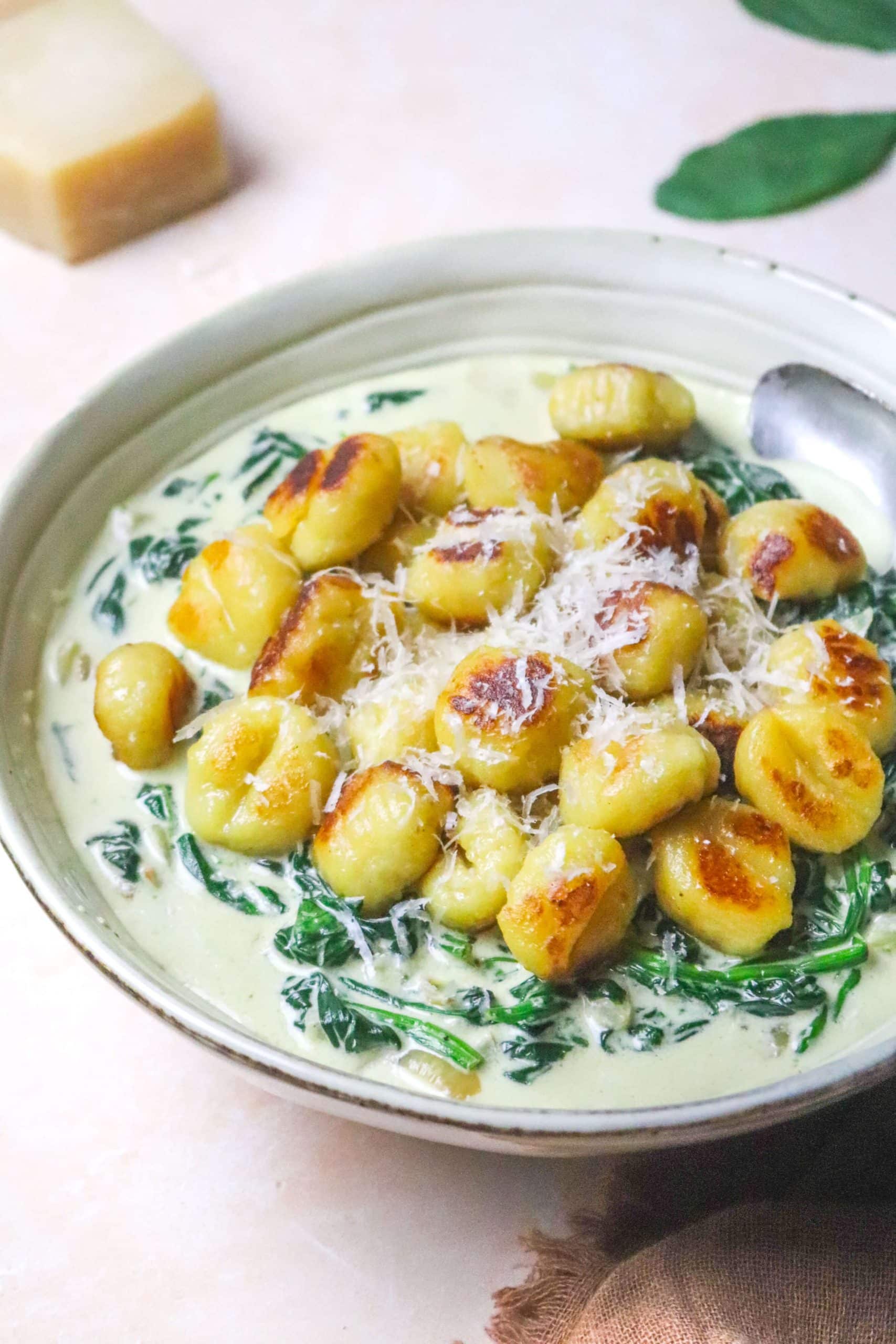 Gnocchis poêlés et épinards crémeux