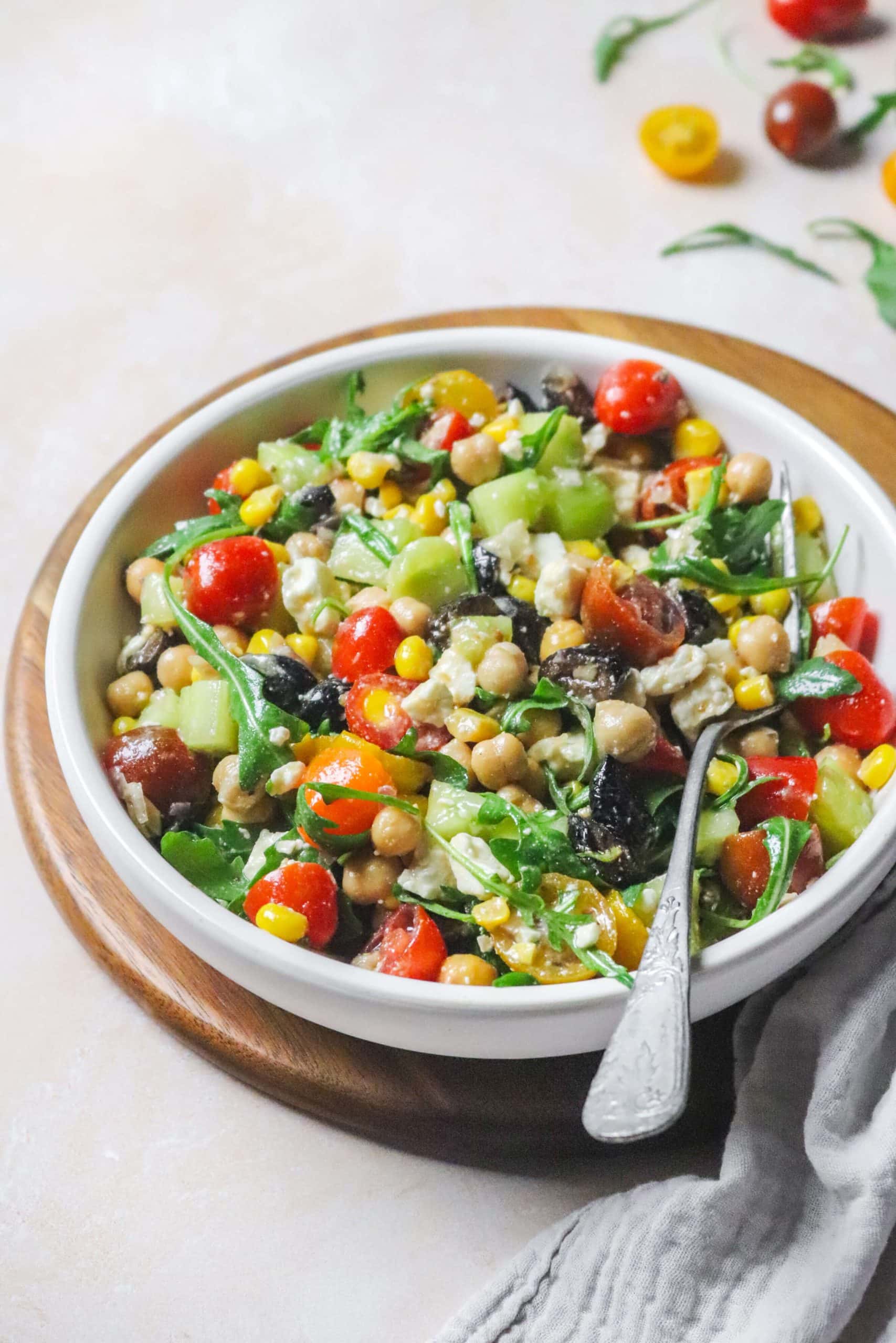 Salade estivale aux pois chiches et au maïs