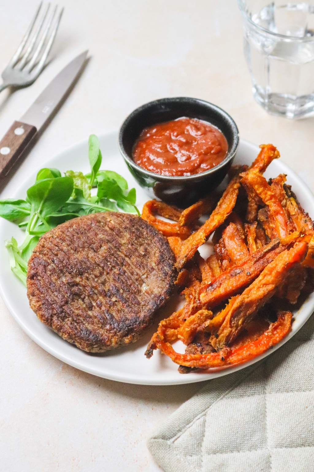 Steaks hachés végé et frites de légumes
