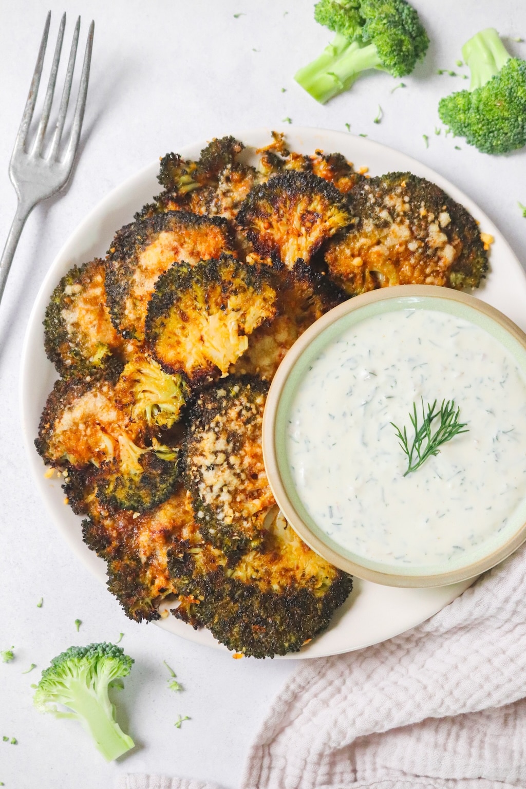 Tuiles de brocoli croustillantes
