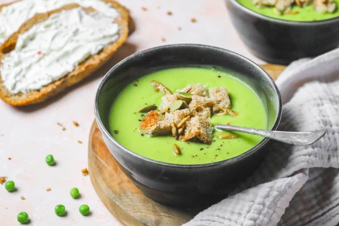 Velouté courgettes petit pois et tartines de fromage frais H
