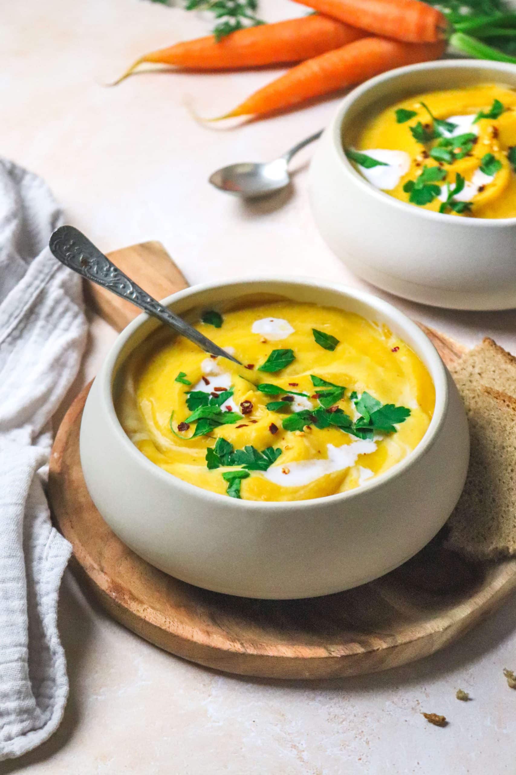 Velouté de carottes, patate douce et lentilles corail au lait de coco
