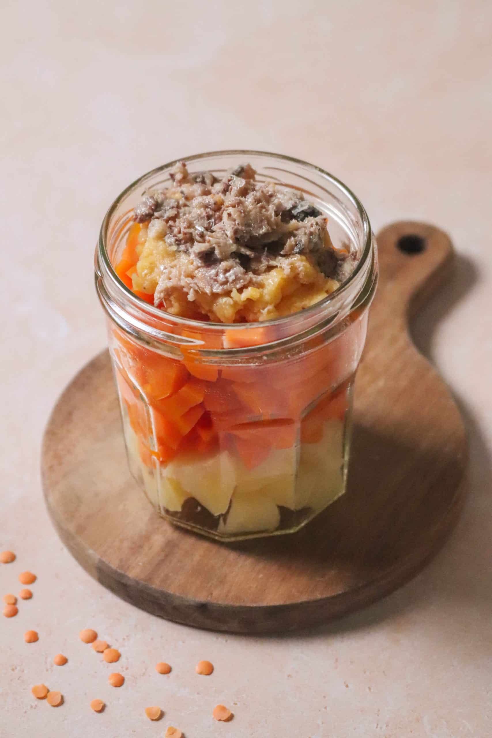 Carottes et pommes de terre vapeur, purée de lentilles corail et sardines