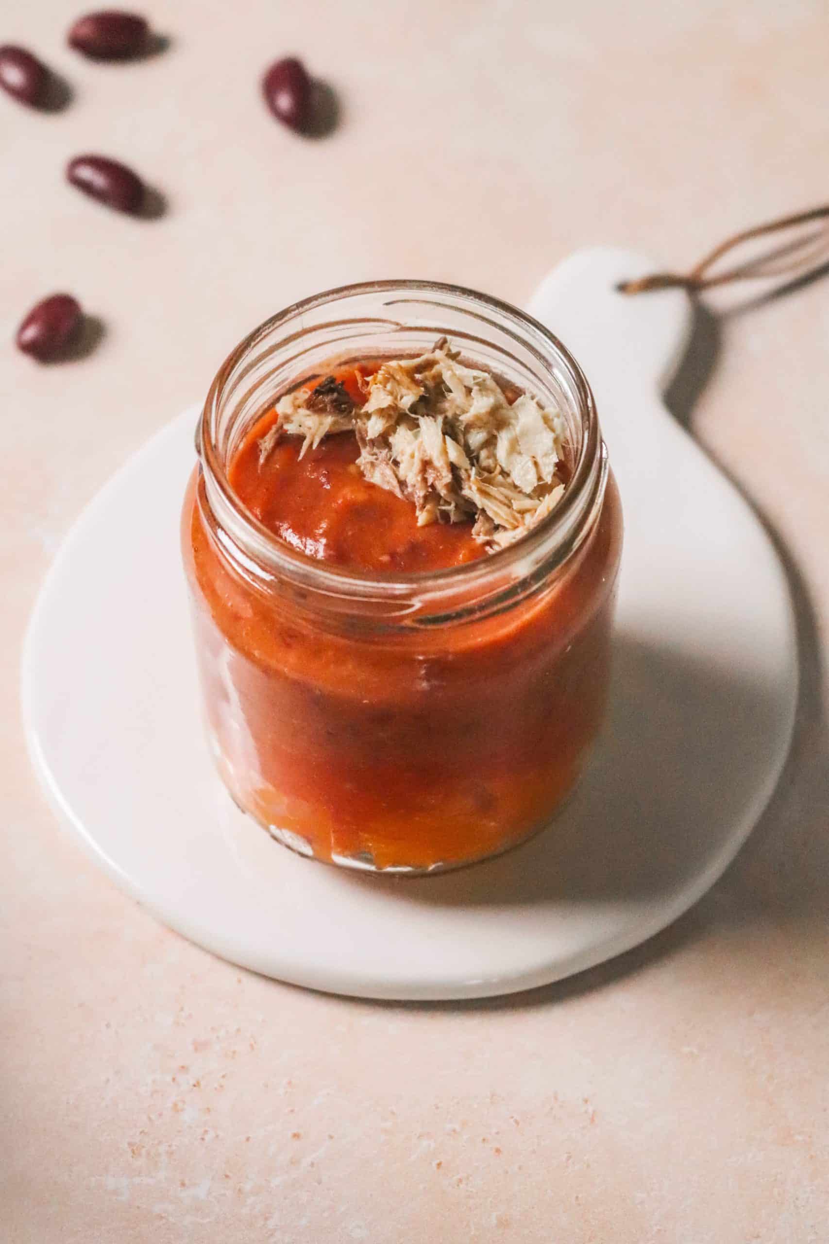 Écrasé de patate douce, purée de poivrons aux haricots rouges et maquereaux