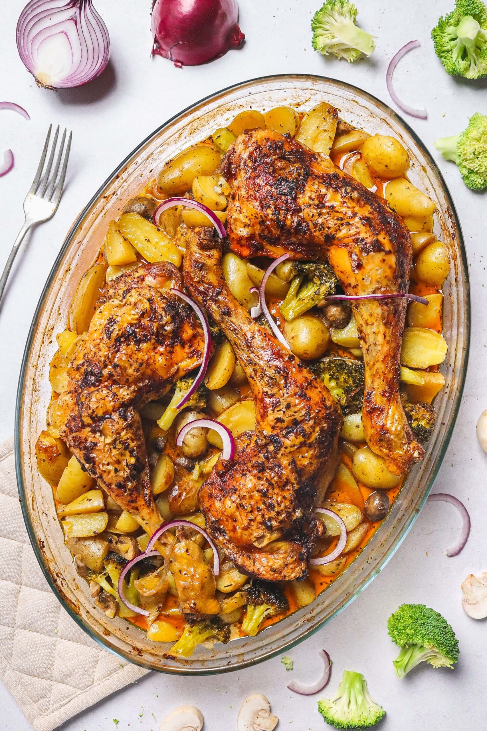 Poulet, pommes de terre et brocoli en sauce aux champignons (one pot au four)
