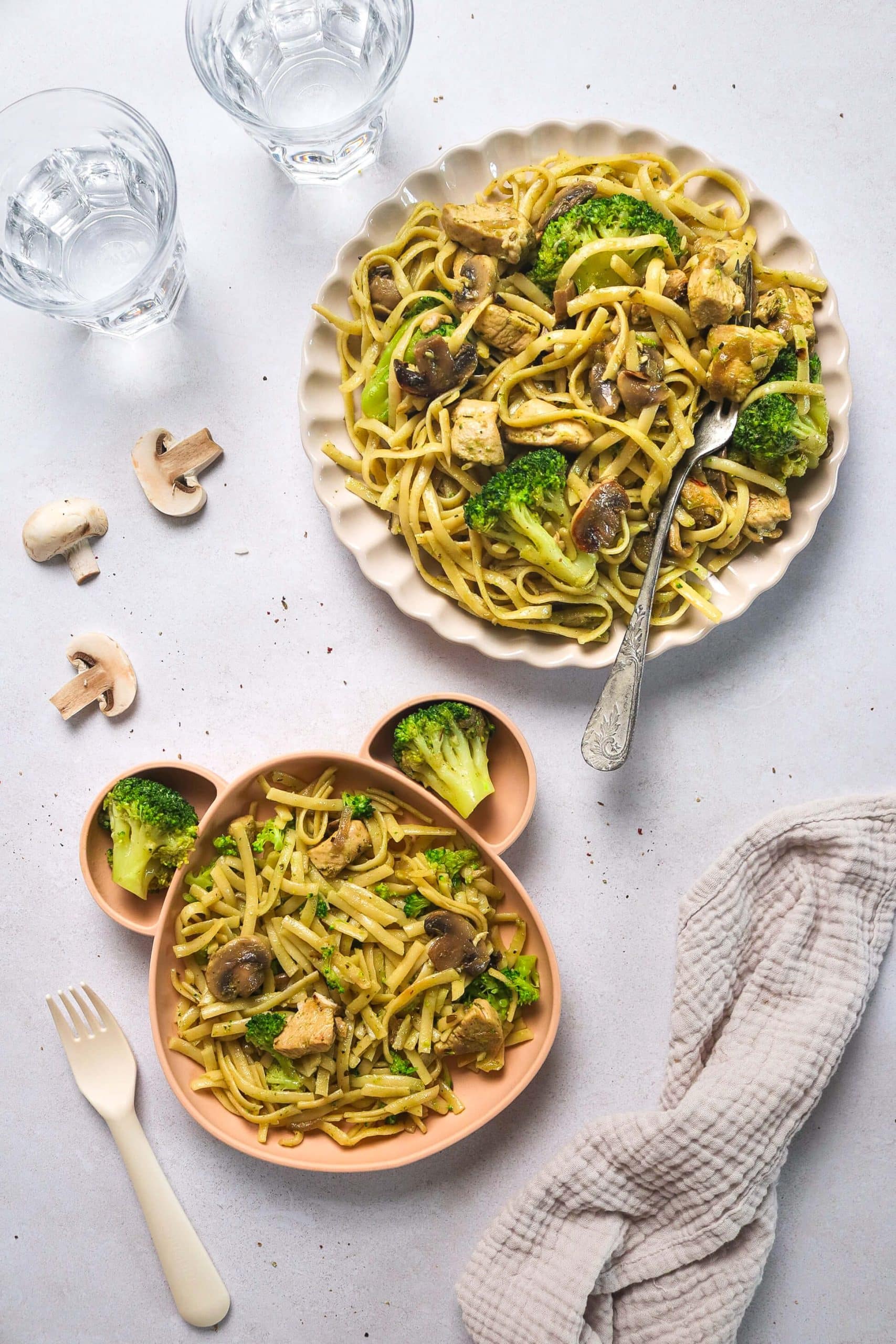 Pâtes au poulet, pesto et brocoli