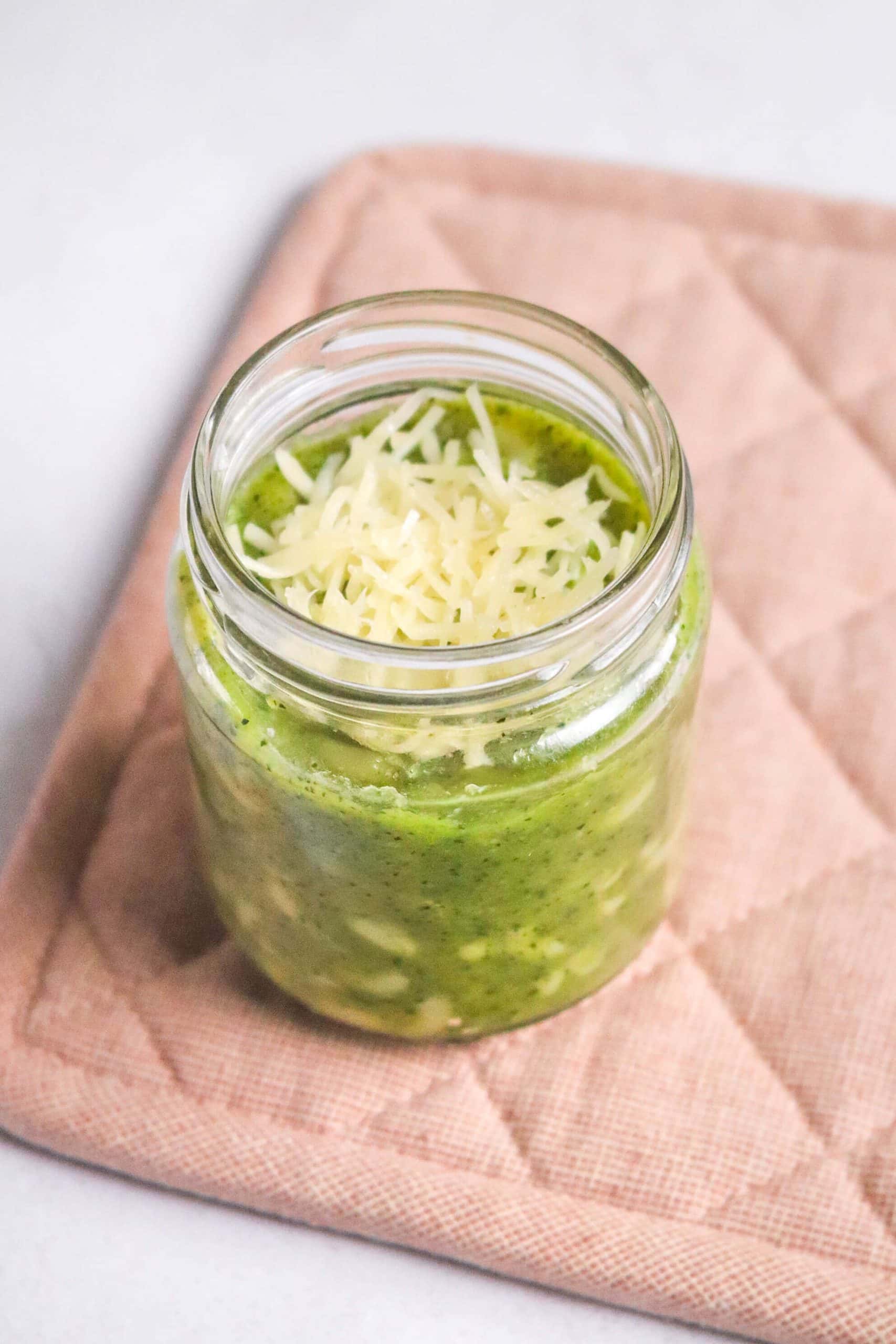 Petites pâtes froides aux courgettes et à l’emmental