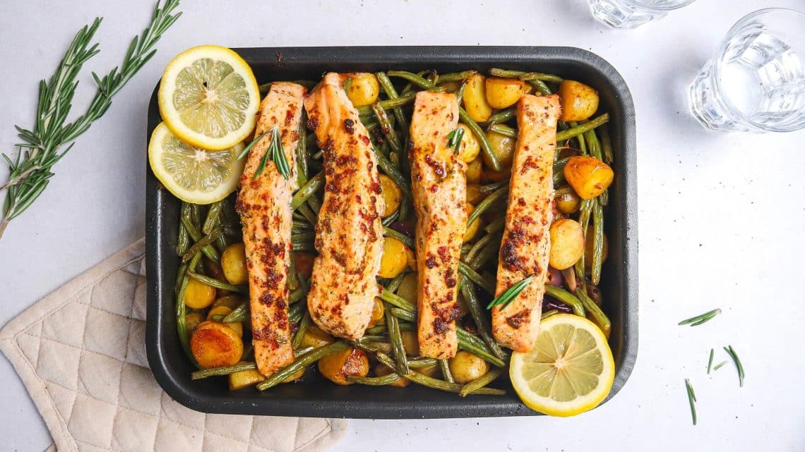 Saumon au four, pommes de terre et haricots verts H