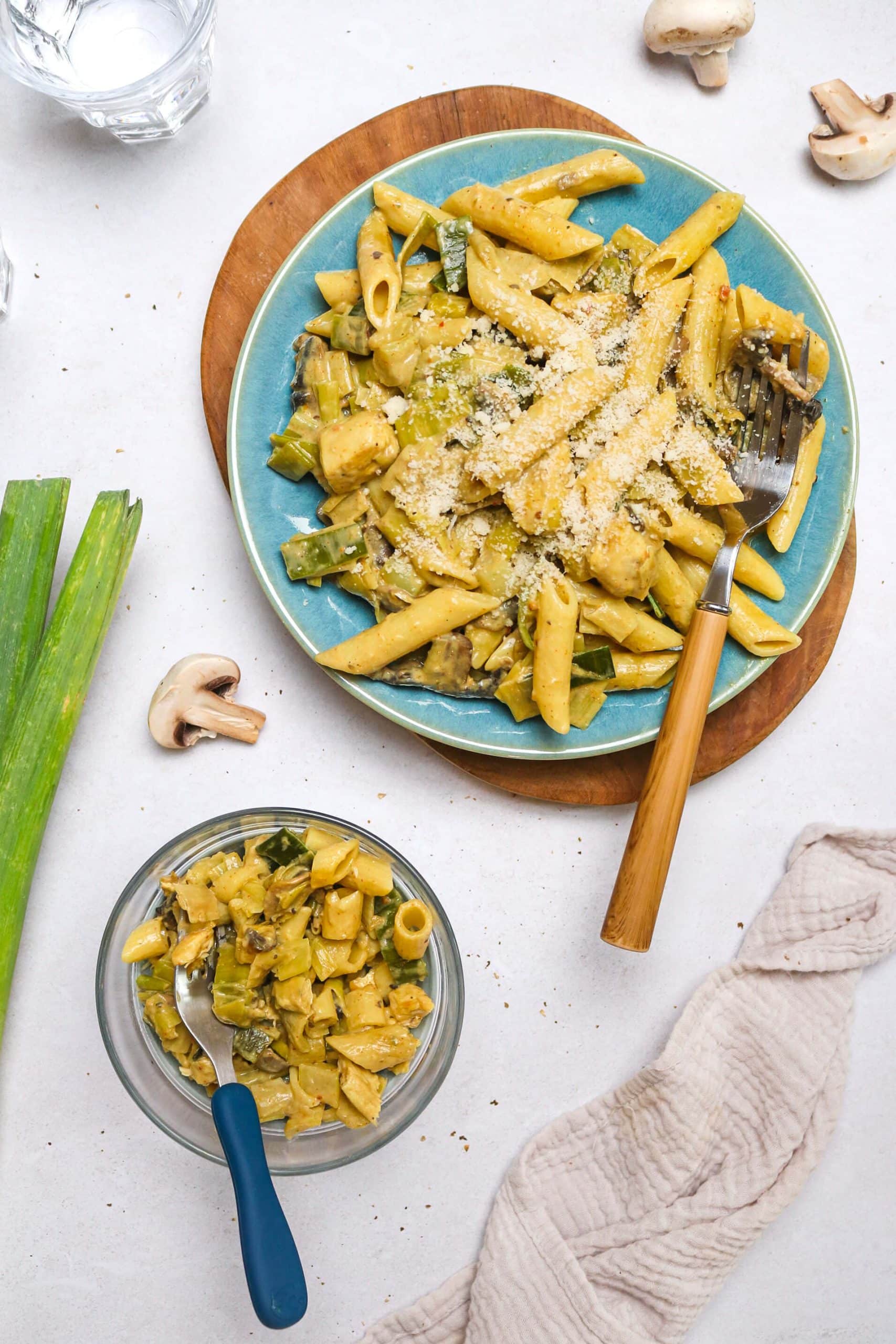 Pâtes crémeuses au poulet, poireaux et champignons